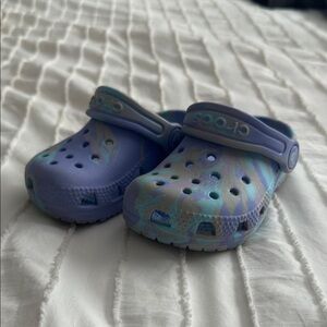 CROCS Kids Shoes size C7 in Purple and Teal